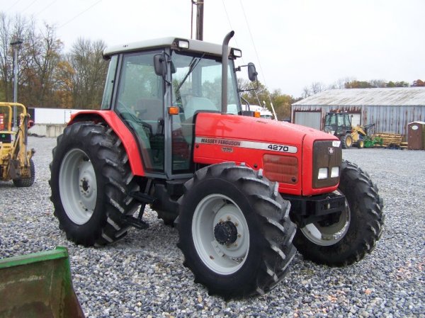 1180: Massey Ferguson 4270 4x4 Farm Tractor with Cab : Lot 1180
