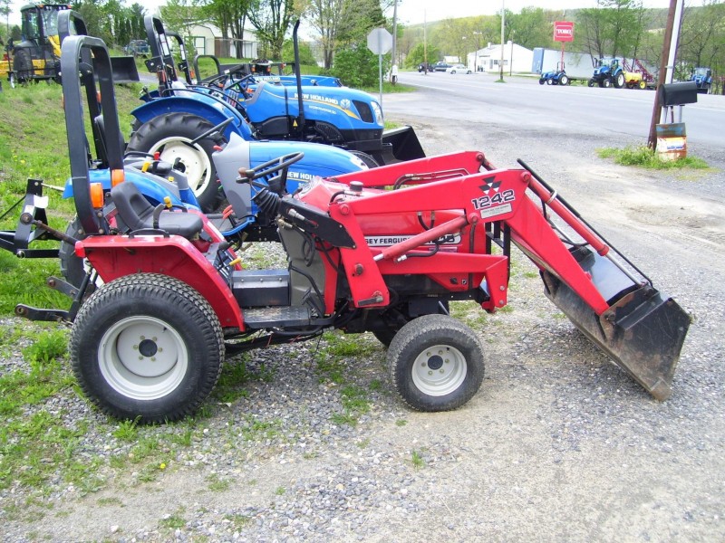 Home / Farm Equipment / Tractors / 2001 MASSEY-FERGUSON 1215 26765