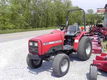 Used Farm Tractors for Sale: Massey Ferguson MF-1233 Tractor (2004-05 ...