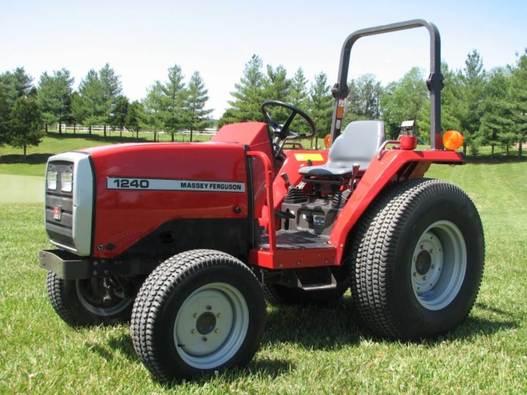Massey-Ferguson 1240 Tractor