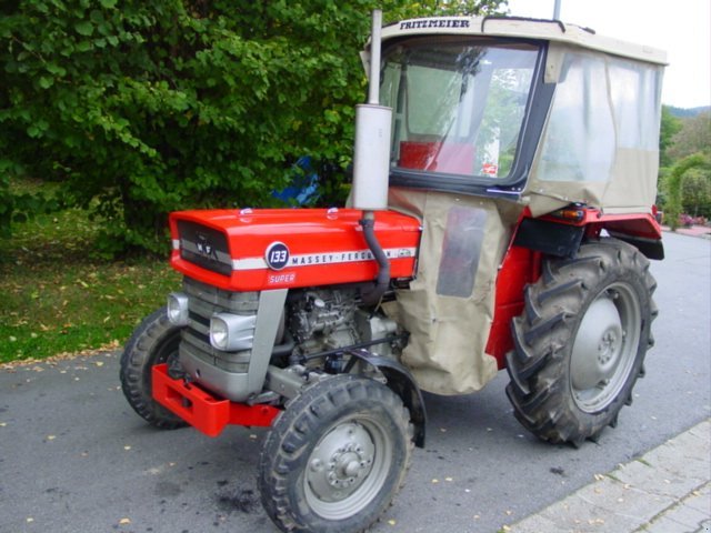 Traktor Massey Ferguson MF 133 super - technikboerse.com