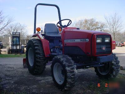 1428 massey ferguson 4X4 tractor hst w/attachments