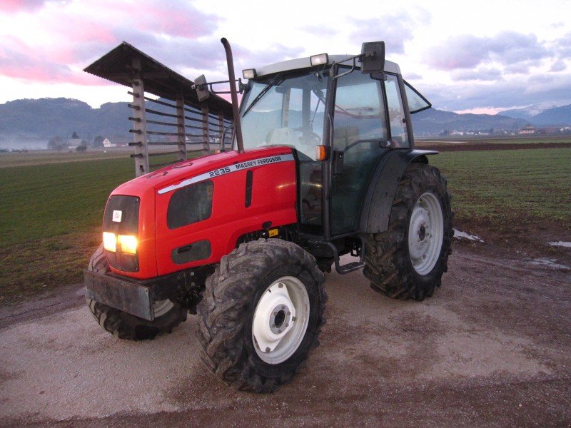 Massey Ferguson 2235 Traktor - Rabljeni traktori i poljoprivredni ...