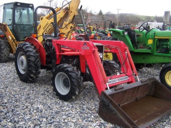 291: Massey Ferguson 243 Compact Tractor with Loader : Lot 291