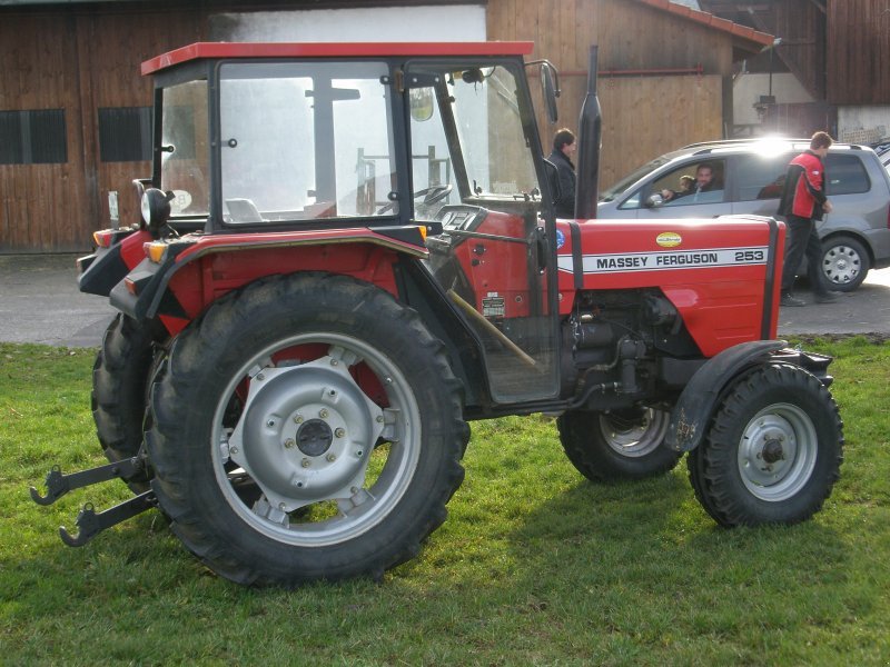 Tractor Massey Ferguson 253 - technikboerse.com
