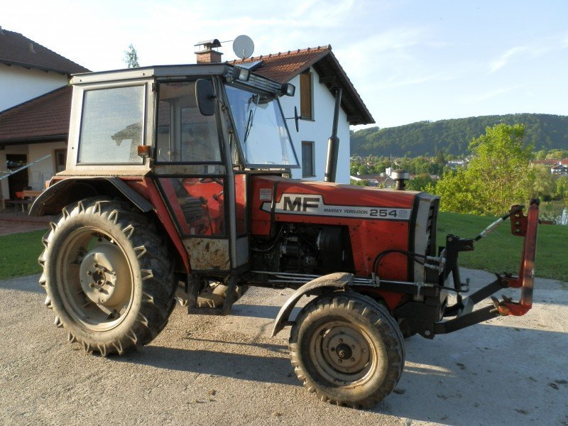 Traktor Massey Ferguson 254S - technikboerse.com