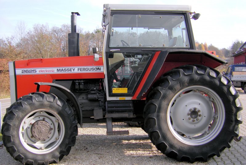 Traktor Massey Ferguson 2625 - technikboerse.com