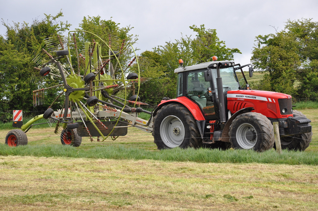 Massey Ferguson 6480 Tractor with a Claas Liner 2800 Silag… | Flickr