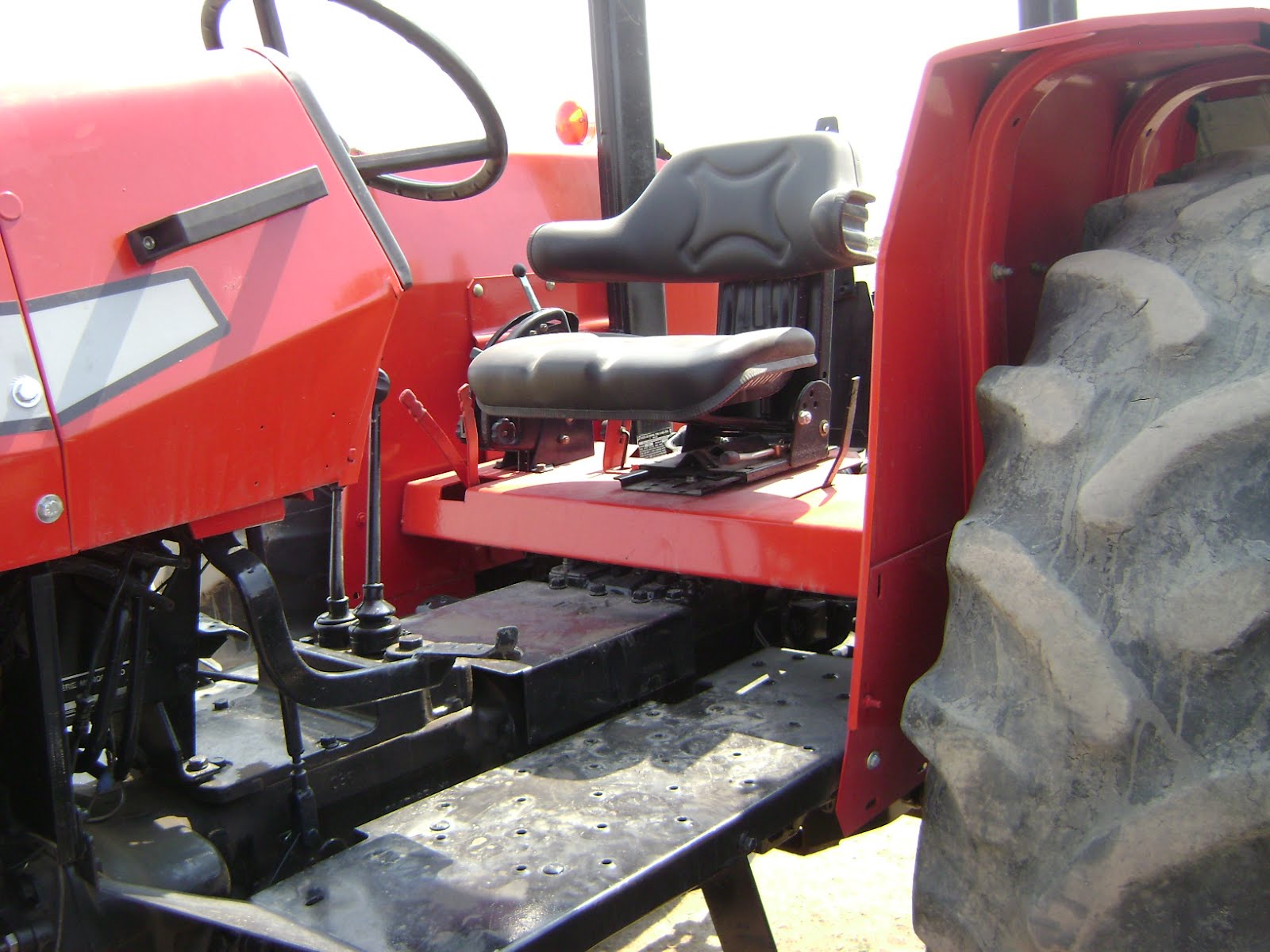 ... INDUSTRIAL: Tractor Massey Ferguson 281XE $13,500 Dlls. (VENDIDO