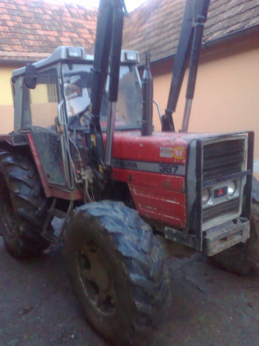 Traktor Massey Ferguson 387