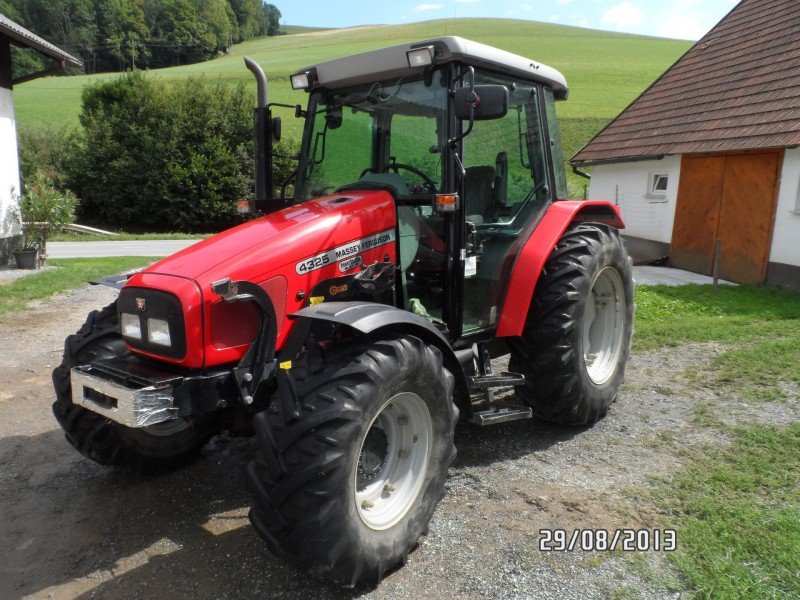 Grassland tractor Massey Ferguson 4325 - agraranzeiger.at - sold