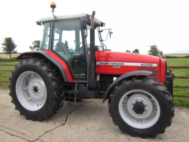 Massey Ferguson 4370, 2002, 2,856 hrs | Parris Tractors Ltd