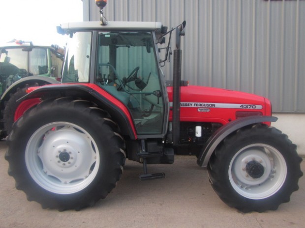 Massey Ferguson 4370, 2003, 1,700 hrs | Parris Tractors Ltd