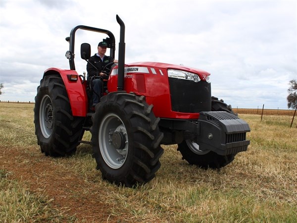 REVIEW: Massey Ferguson 4708 Global Series utility tractor