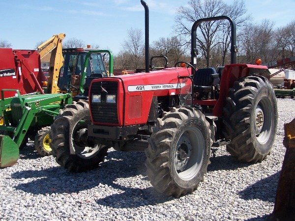 598: Massey Ferguson 491 4x4 tractor 193 hours New