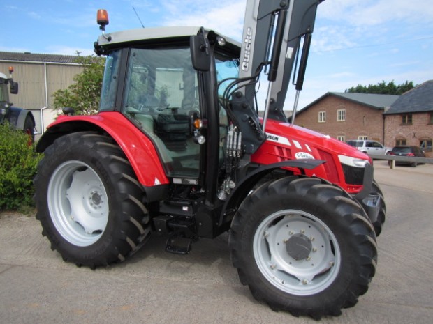 Massey Ferguson 5612 Efficient, 2014, 410 hrs | Parris Tractors Ltd