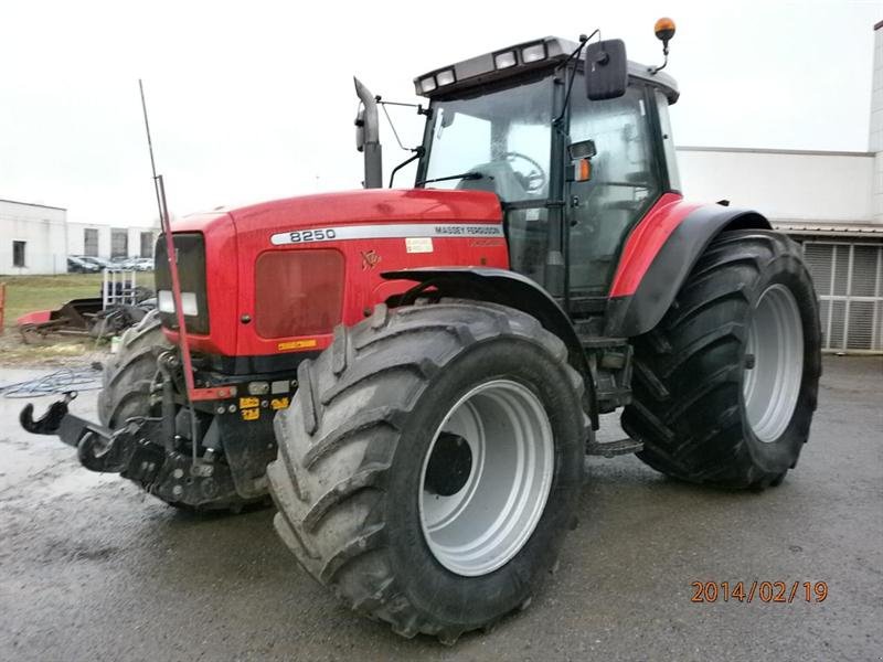 ... :: Second-hand stroj Massey Ferguson 8250 Xtra Traktor - Prodano