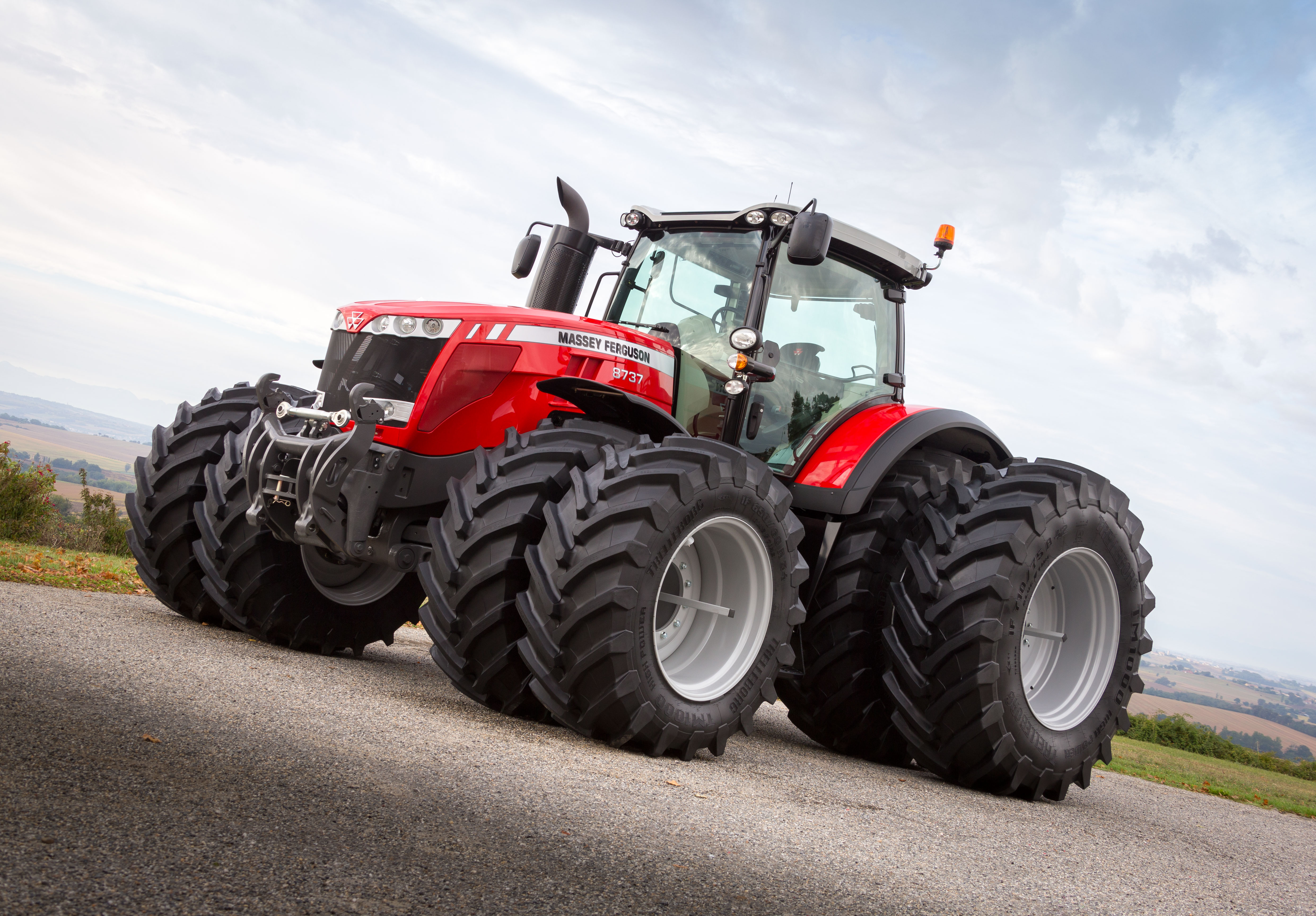 The mighty 400hp MF 8737 – Massey Ferguson’s most powerful tractor ...