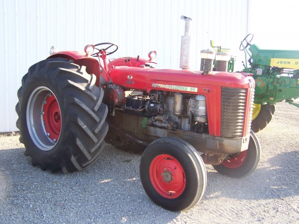 Massey Ferguson 98 Diesel Antique Tractor, PTO, 1 Remote. Tag # 00525