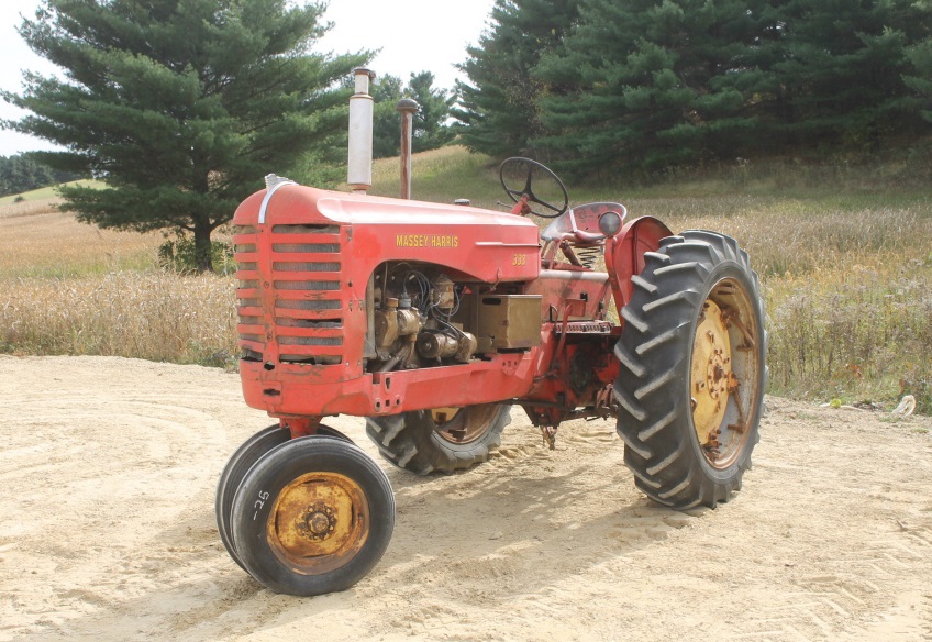 Lot # : 93 - MASSEY HARRIS 333 TRACTOR WITH NARROW FRONT