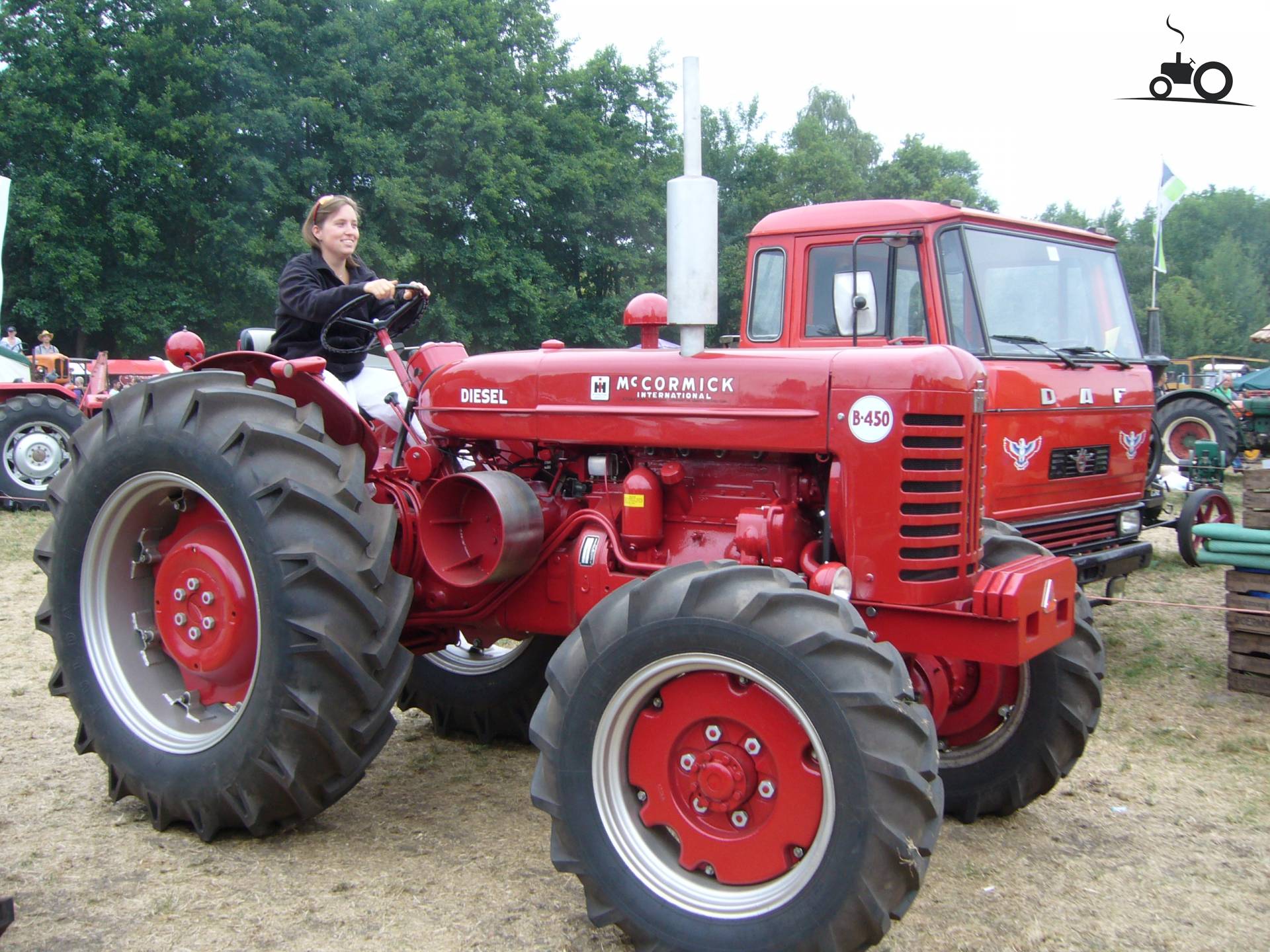 Tractor Mccormick B450 Pictures to pin on Pinterest