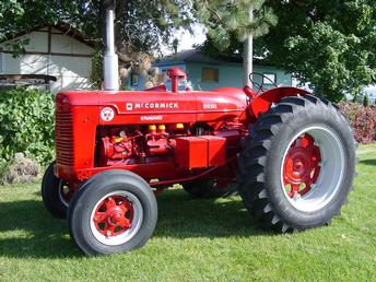 Antique Tractors - 1954 Mccormick-Deering Super WD-9