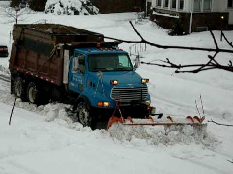 Minneapolis snow plow 12-25-09 - YouTube