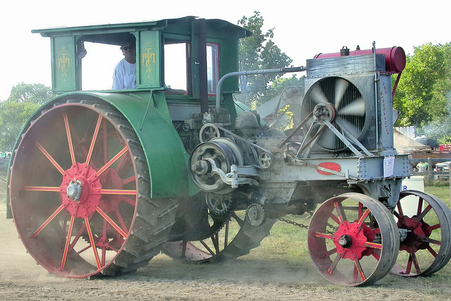 Kickin' up dust - Minneapolis 40/80 gas farm tractor c1915 - Steam Era ...