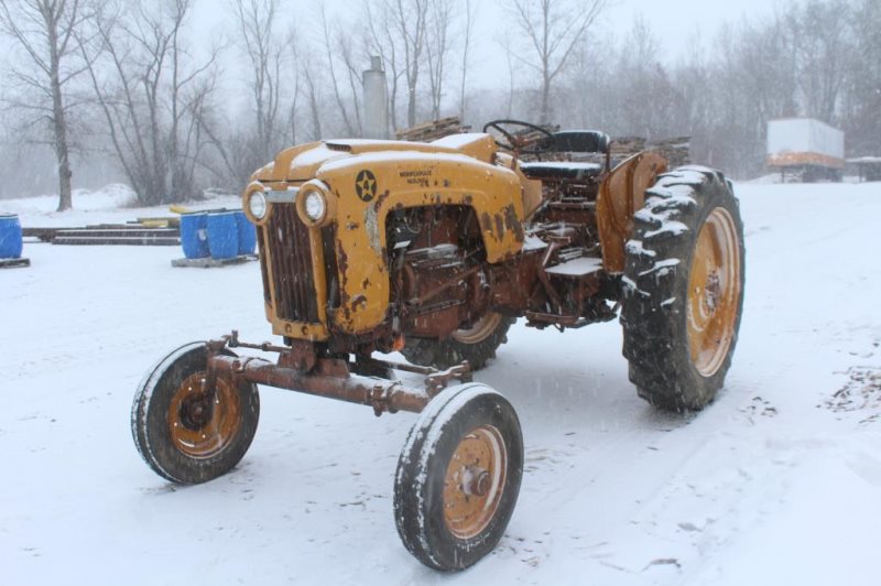 Lot # : 16Y - MINNEAPOLIS MOLINE 4 STAR GAS WIDE FRONT TRACTOR