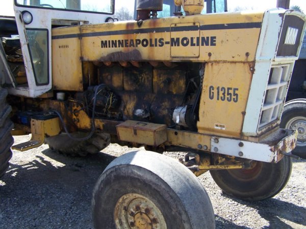 908: Minneapolis Moline G1355 Farm Tractor With Cab : Lot 908