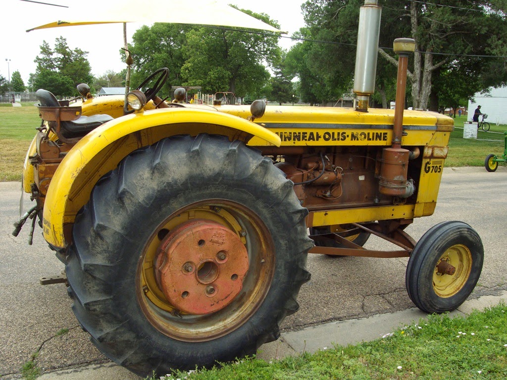 Tractor of the Week: 1965 Minneapolis-Moline G705 Diesel
