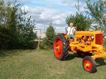 Used Farm Tractors for Sale: Rte Minneapolis Moline 1951 (2005-09-09 ...