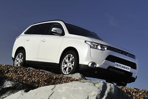 Mitsubishi Outlander 2.2 DI-D GX3 (Leather): Personal and Business Car ...