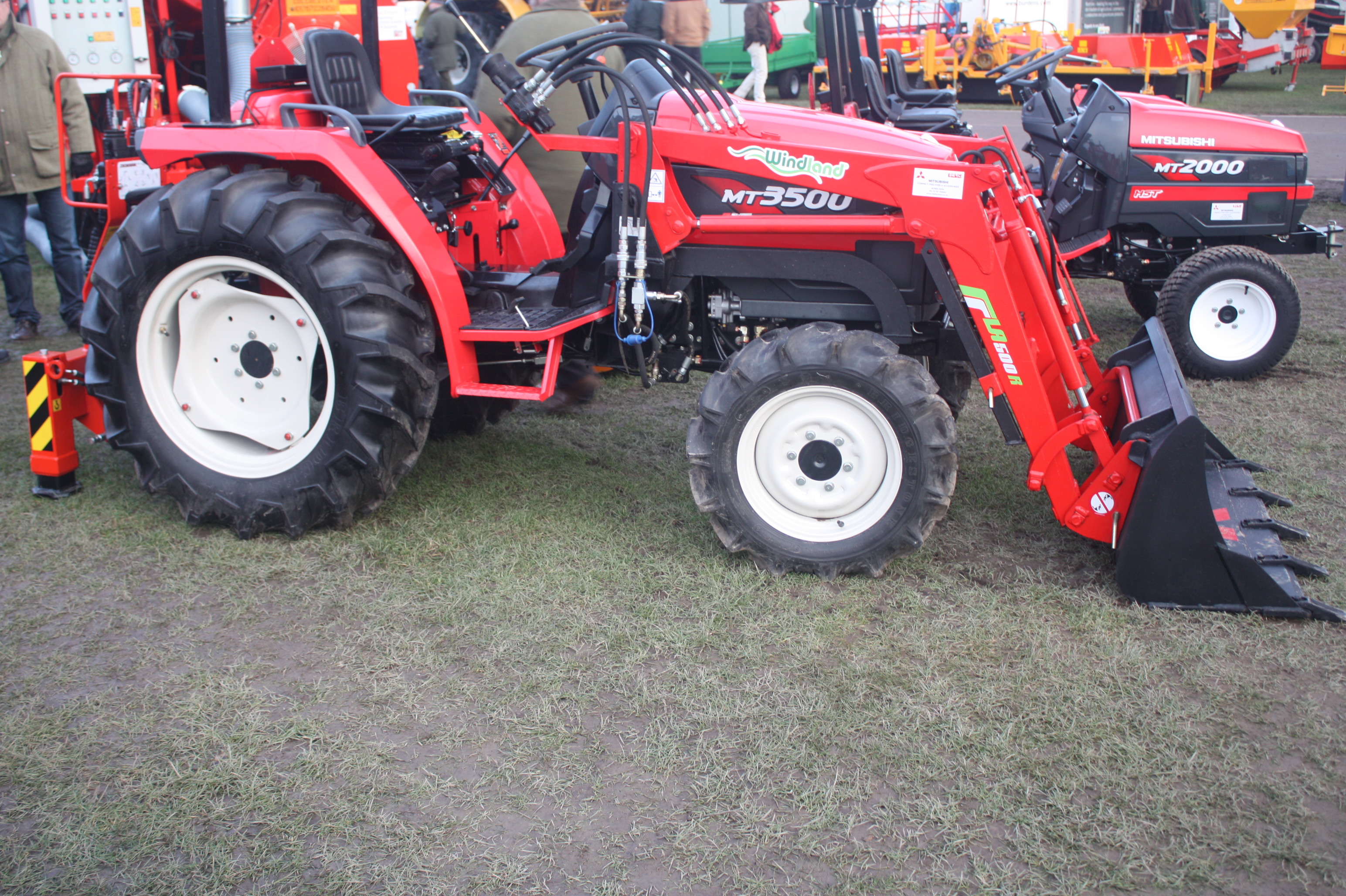 Mitsubishi MT3500 fitted with LA500R front loader