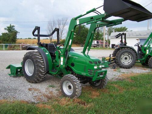 Demo montana 4X4 tractor 4540 with quick attach loader