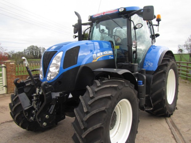 New Holland T7.200, 03/2014, 1,120 hrs | Parris Tractors Ltd
