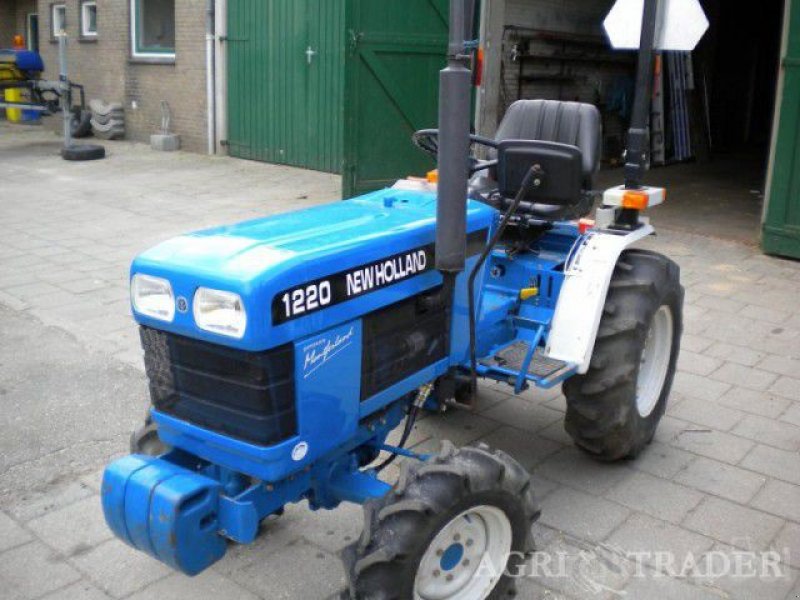 New Holland 1220 Tractor - technikboerse.com
