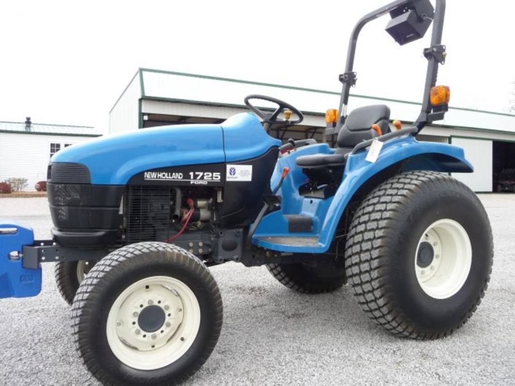 New Holland 1725 4x4 Tractor