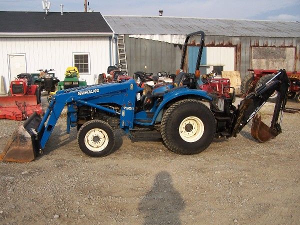 49: NEW HOLLAND 1725 COMPACT TRACTOR LOADER BACKHOE!! : Lot 49