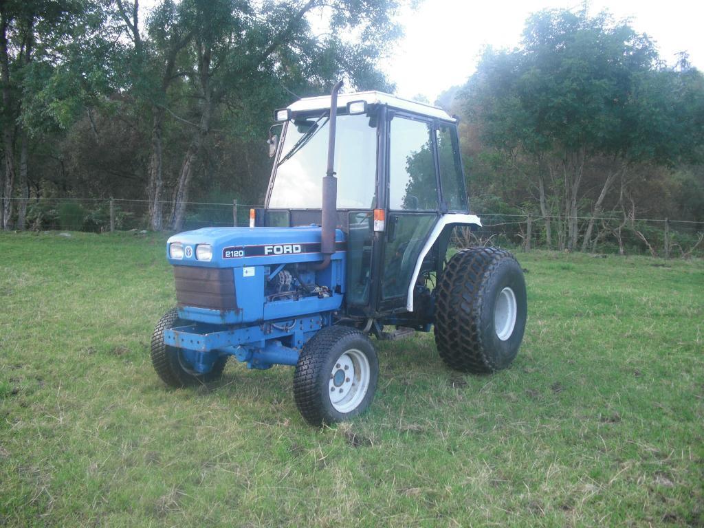 Tractor - Ford New Holland 2120 - 