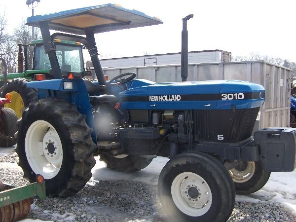 203: New Holland 3010 S Tractor Like NEW : Lot 203