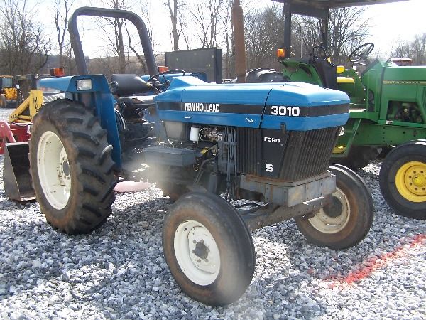 263: 2000 New Holland 3010 S Farm Tractor!! : Lot 263