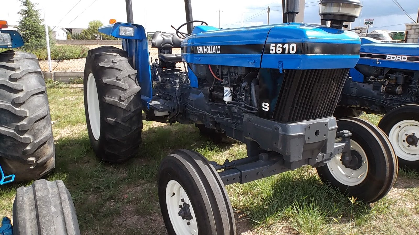 ... INDUSTRIAL: Tractor New Holland 5610S $17,300 Dlls, (flo17400