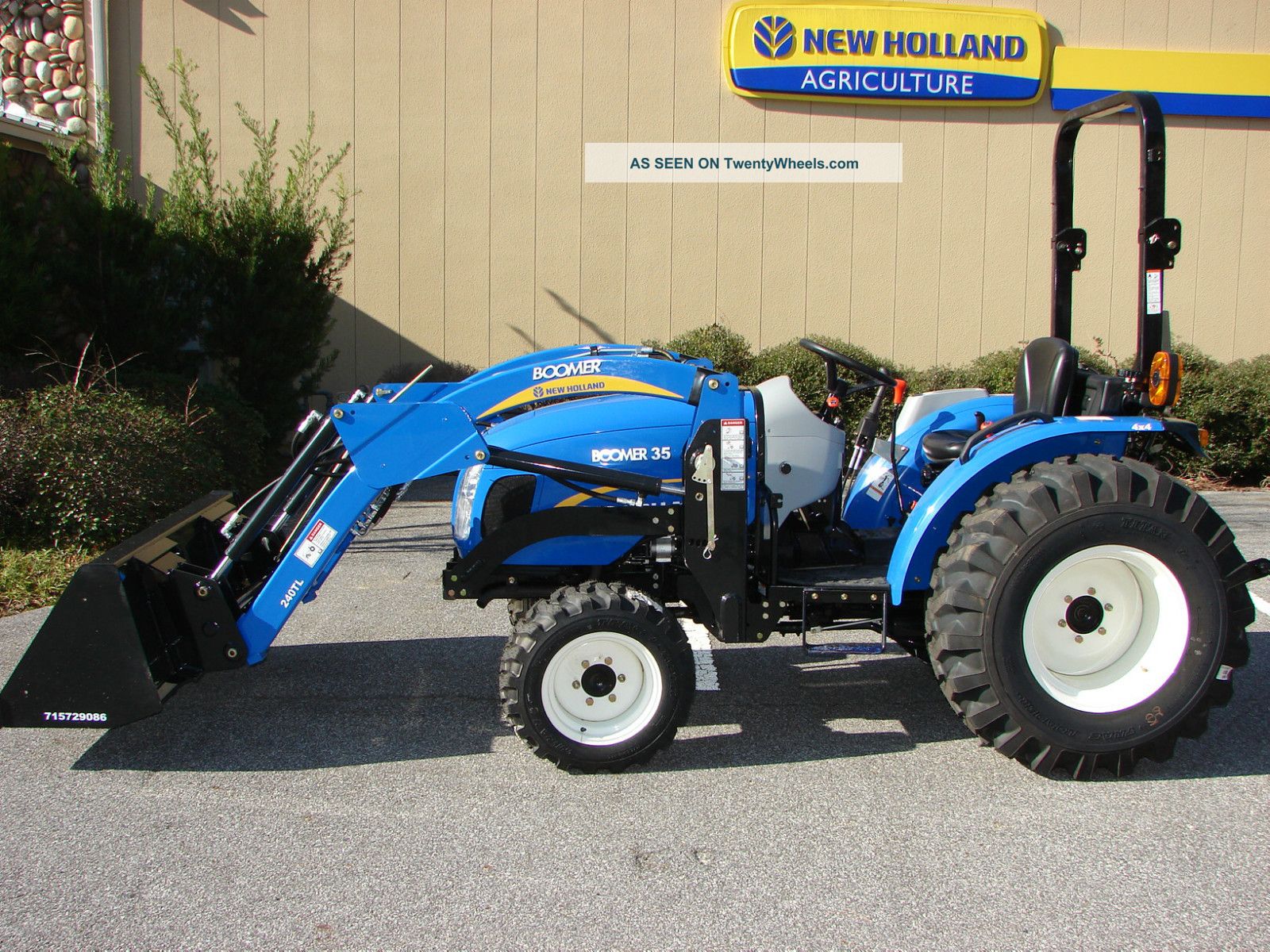 2012 New Holland Boomer 35 With Loader Tractors photo