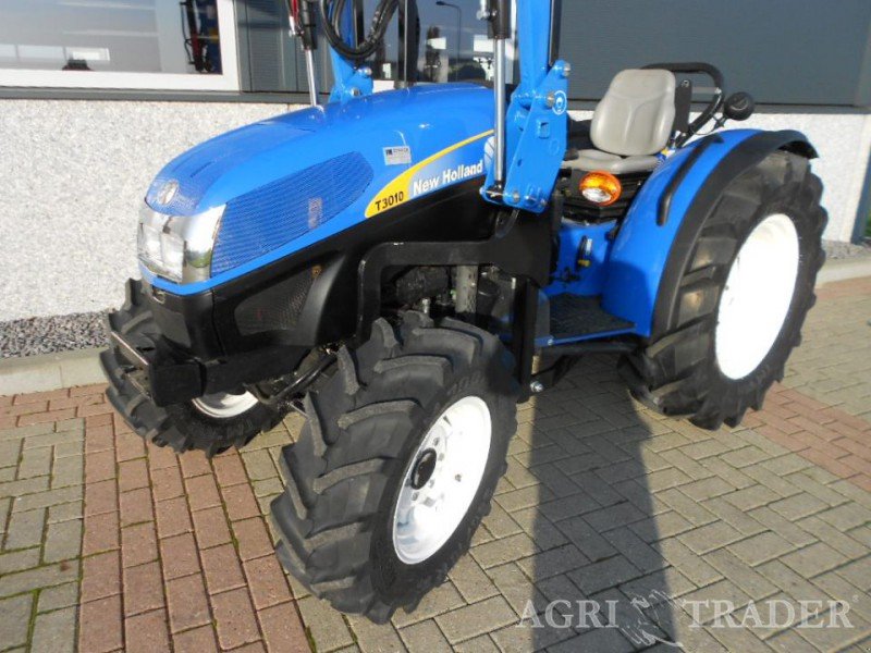 Traktor New Holland T3010 met voorlader - technikboerse.com
