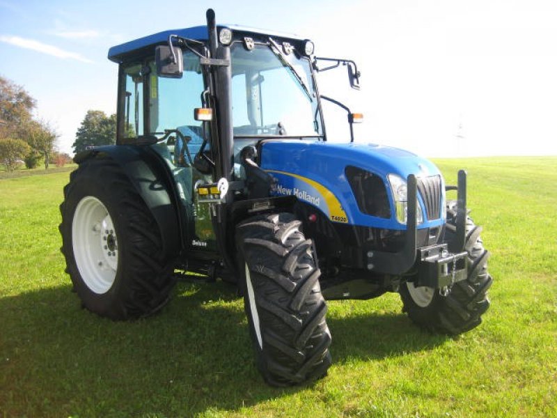 New Holland T4020 Tractor