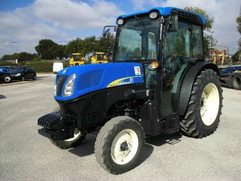 New Holland T4030F Vineyard tractor - technikboerse.com