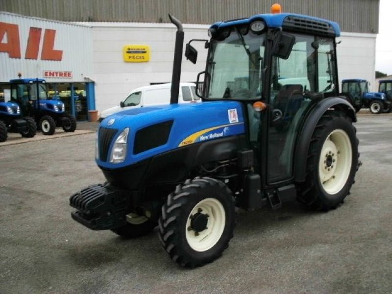 New Holland T4030V Traktor pro vinohrad - technikboerse.com