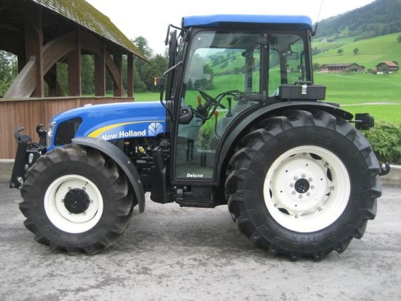 New Holland T4050 Tractor - technikboerse.com