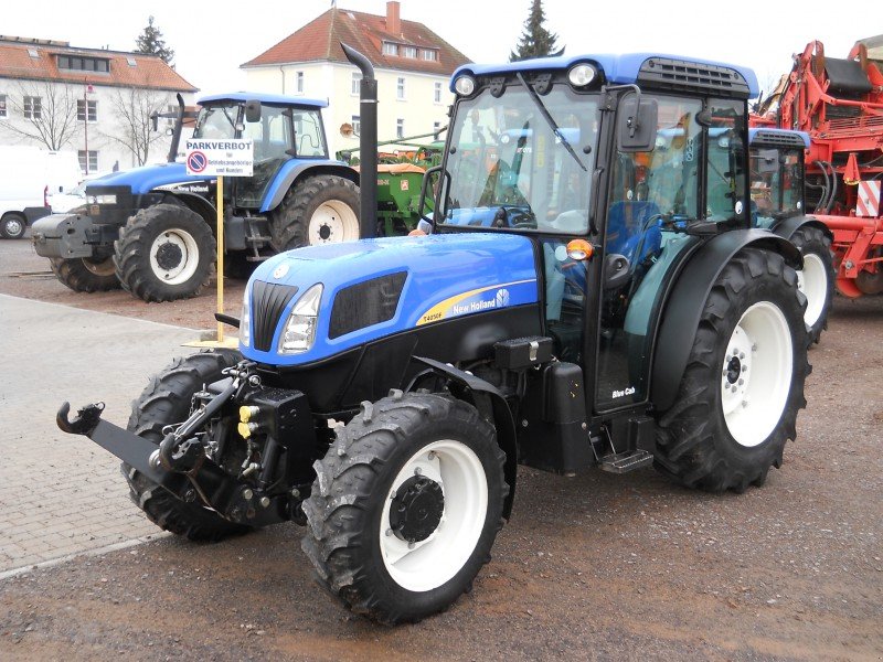 Orchard tractor New Holland T4050F - Newhollandboerse - sold